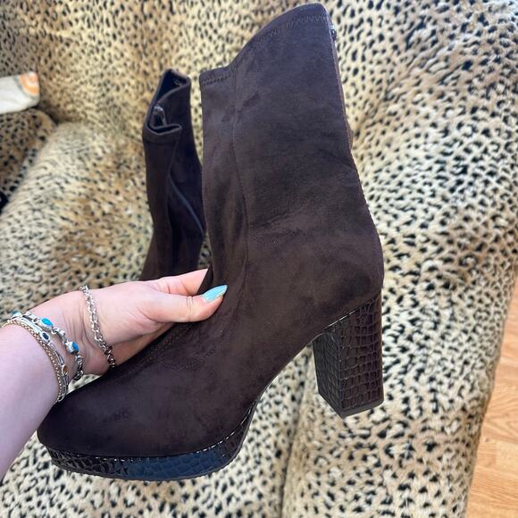 Donald Pliner Brown Zari Crepe Heeled Bootie Size 10M - Picture 3 of 8